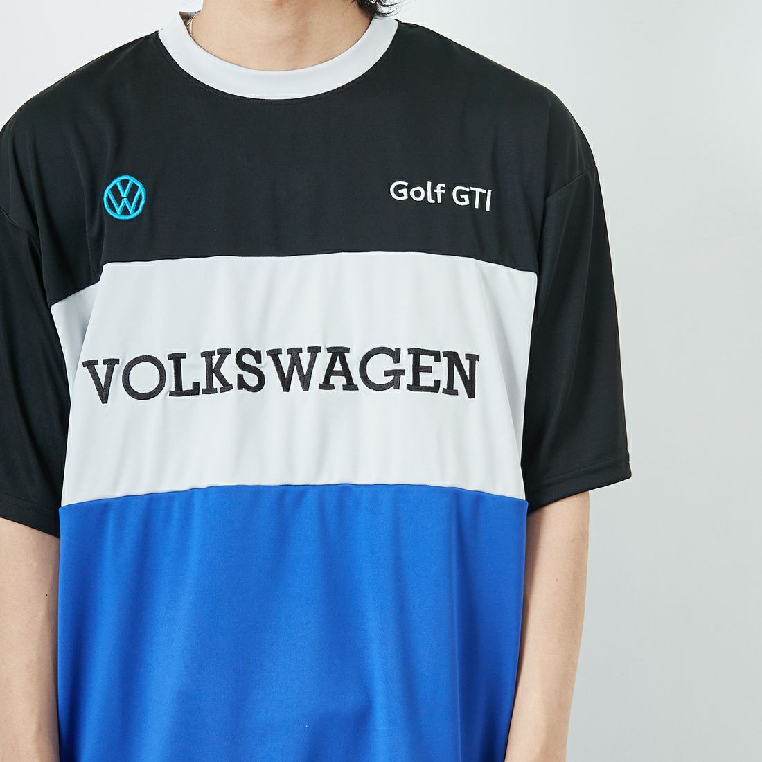 Volkswagen × JEANSFACTORY [フォルクスワーゲン × ジーンズファクトリー] レーシングTシャツ [JFC-252-053] VW &&モデル身長：179cm 着用サイズ：L&&