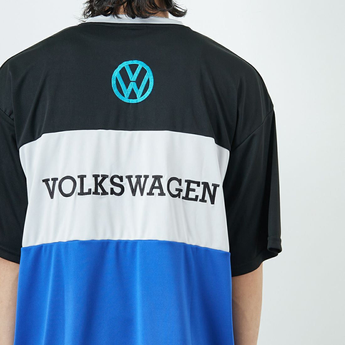Volkswagen × JEANSFACTORY [フォルクスワーゲン × ジーンズファクトリー] レーシングTシャツ [JFC-252-053] VW &&モデル身長：179cm 着用サイズ：L&&