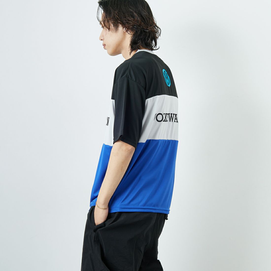 Volkswagen × JEANSFACTORY [フォルクスワーゲン × ジーンズファクトリー] レーシングTシャツ [JFC-252-053] VW &&モデル身長：179cm 着用サイズ：M&&