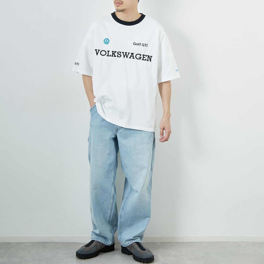 Volkswagen × JEANSFACTORY [フォルクスワーゲン × ジーンズファクトリー] レーシングTシャツ [JFC-252-055] WHITE &&モデル身長：168cm 着用サイズ：M&&