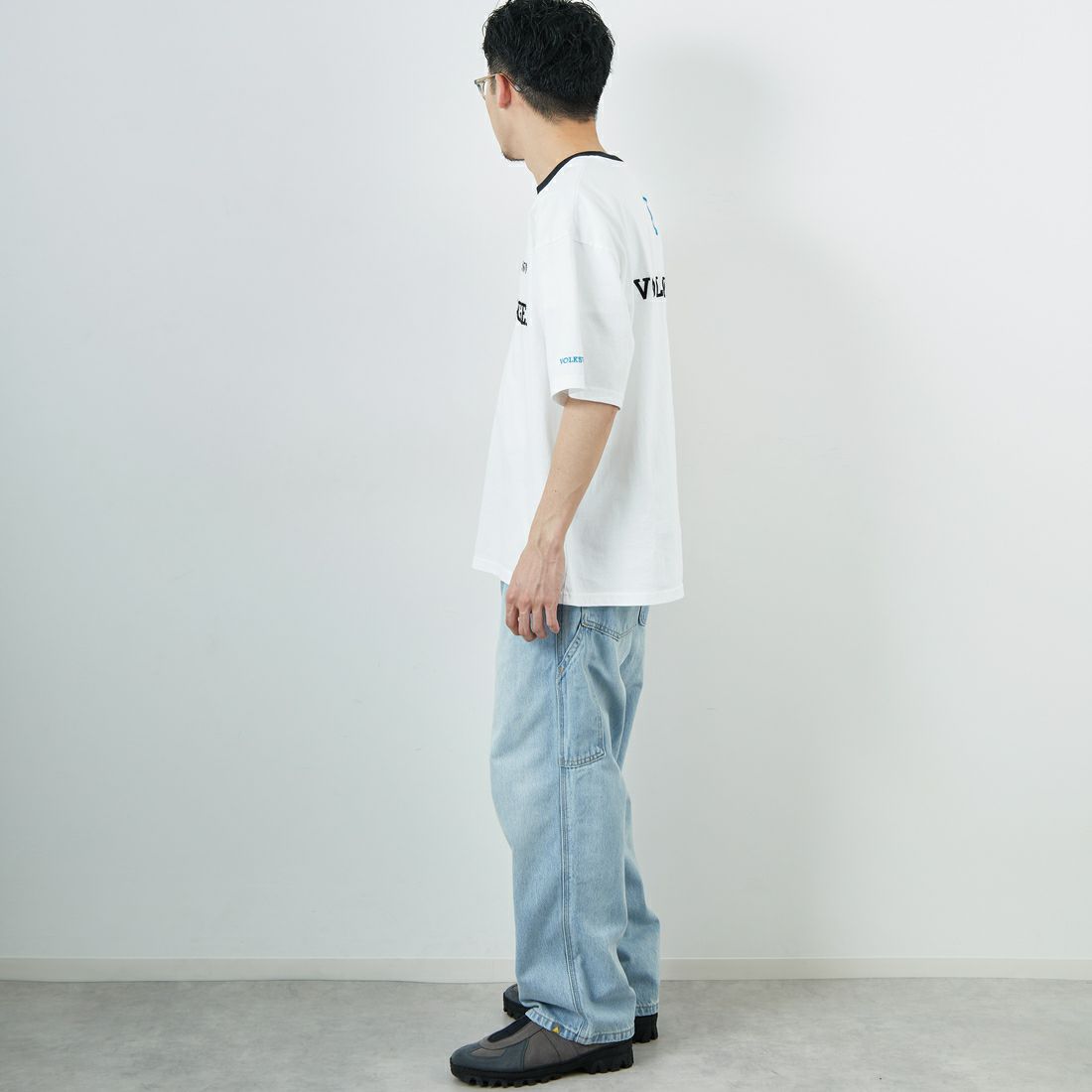 Volkswagen × JEANSFACTORY [フォルクスワーゲン × ジーンズファクトリー] レーシングTシャツ [JFC-252-055] WHITE &&モデル身長：168cm 着用サイズ：M&&
