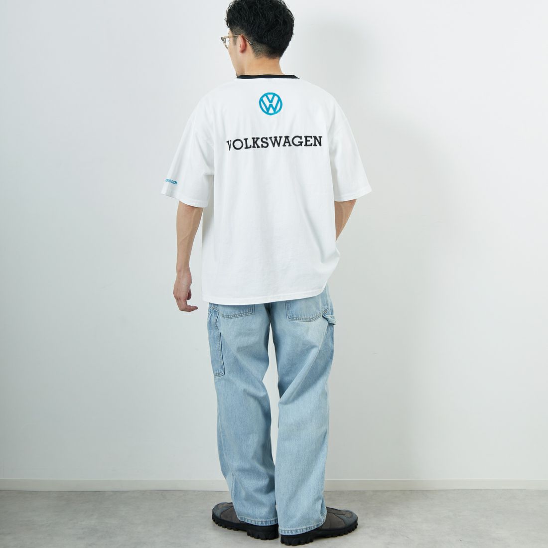 Volkswagen × JEANSFACTORY [フォルクスワーゲン × ジーンズファクトリー] レーシングTシャツ [JFC-252-055] WHITE &&モデル身長：168cm 着用サイズ：M&&