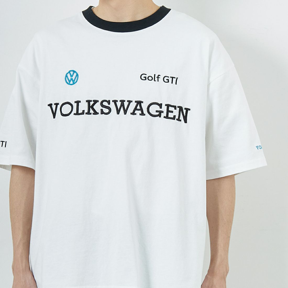 Volkswagen × JEANSFACTORY [フォルクスワーゲン × ジーンズファクトリー] レーシングTシャツ [JFC-252-055] WHITE &&モデル身長：168cm 着用サイズ：M&&