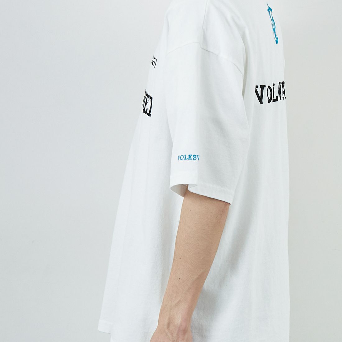 Volkswagen × JEANSFACTORY [フォルクスワーゲン × ジーンズファクトリー] レーシングTシャツ [JFC-252-055] WHITE &&モデル身長：168cm 着用サイズ：M&&