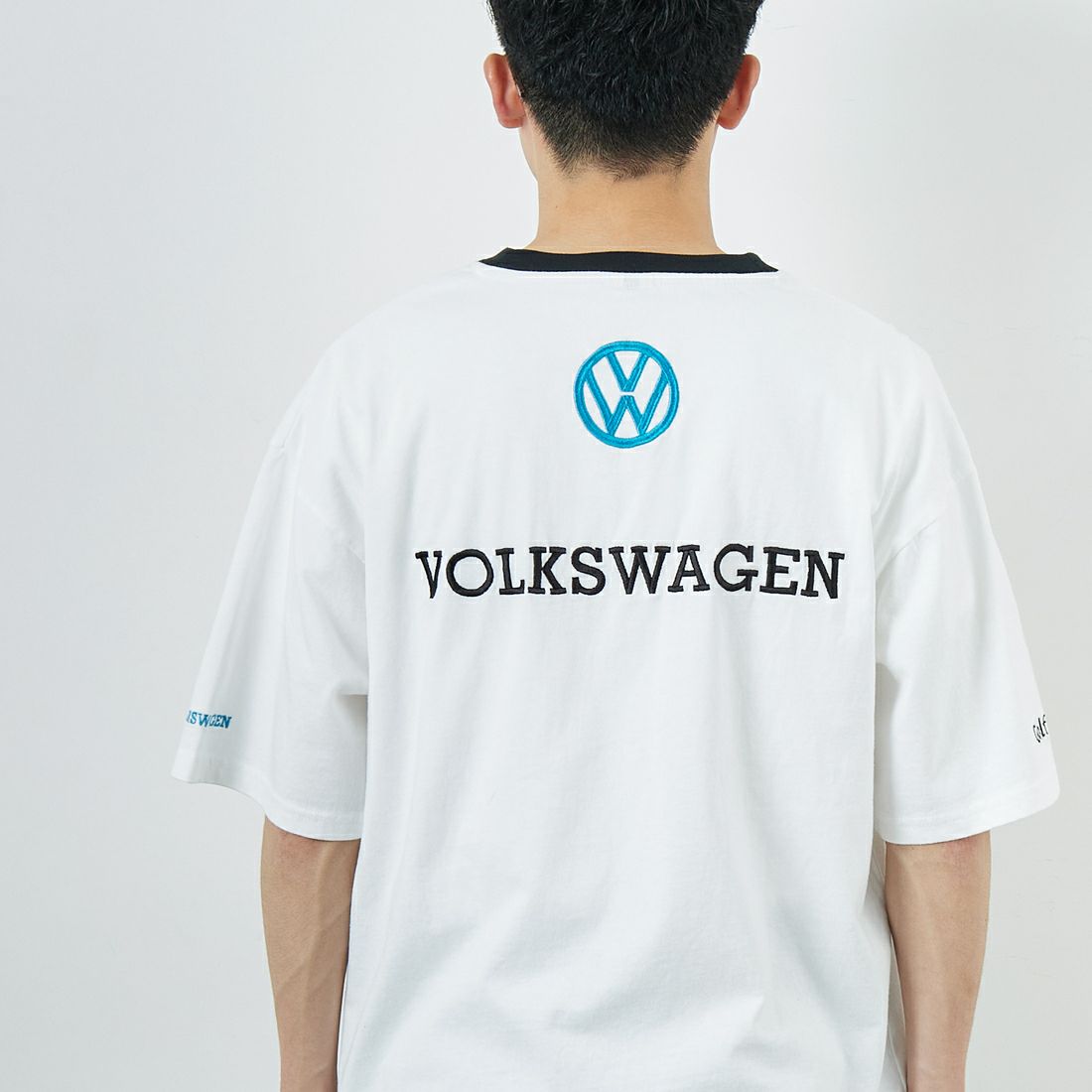 Volkswagen × JEANSFACTORY [フォルクスワーゲン × ジーンズファクトリー] レーシングTシャツ [JFC-252-055] WHITE &&モデル身長：168cm 着用サイズ：M&&