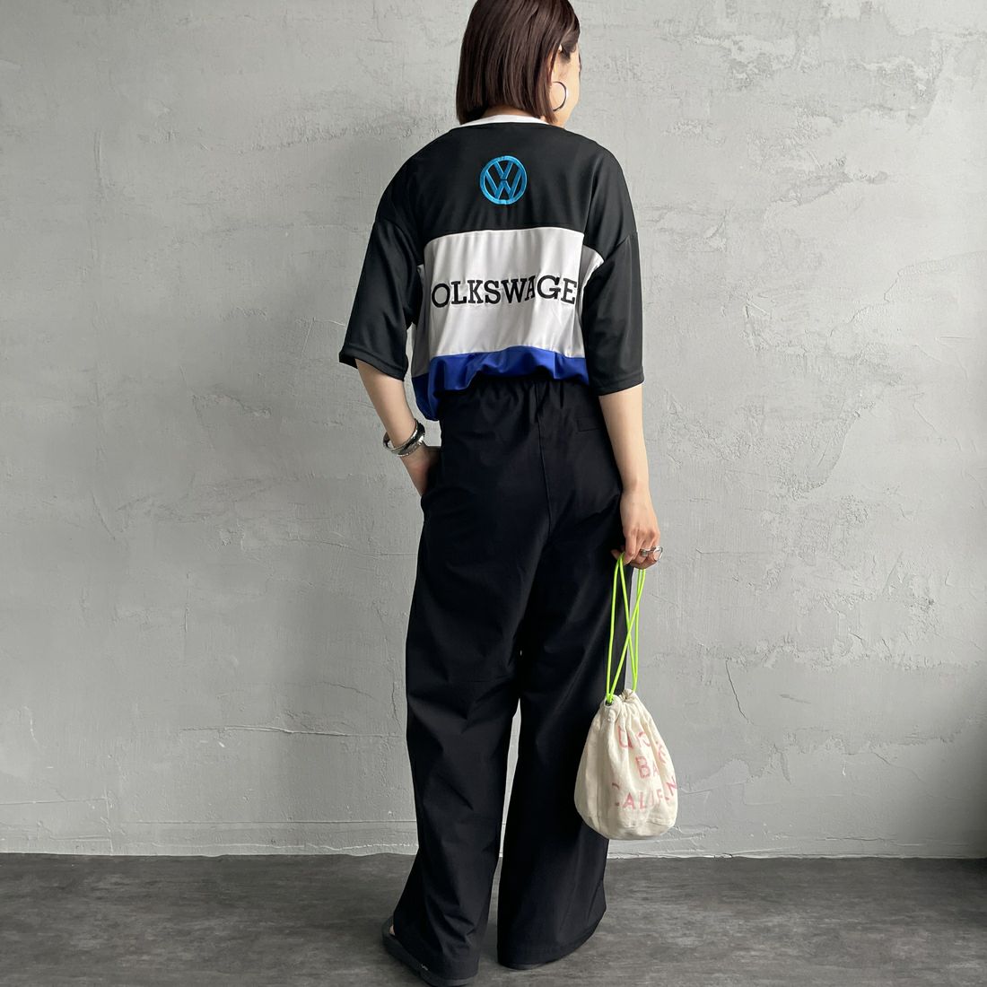 Volkswagen × JEANSFACTORY [フォルクスワーゲン × ジーンズファクトリー] レーシングTシャツ [JFC-252-053] VW &&モデル身長：159cm 着用サイズ：S&&