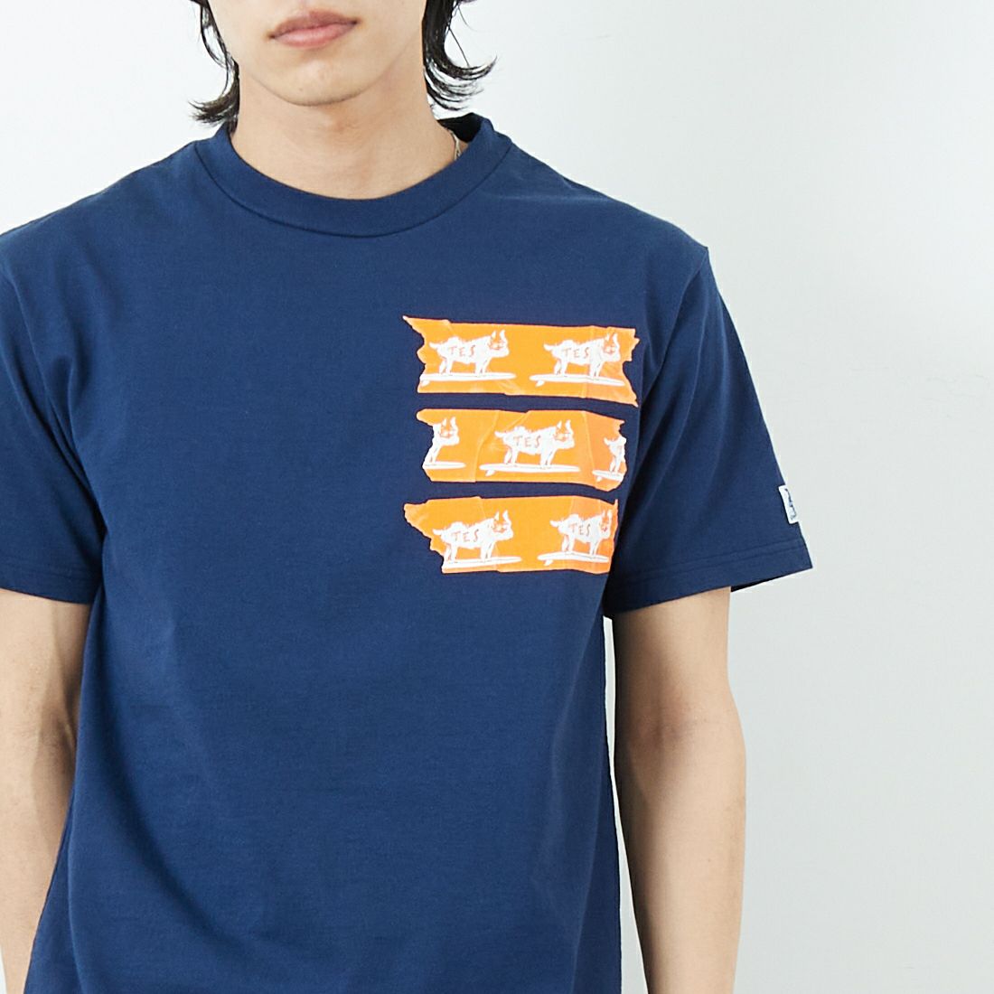 The Endless Summer [エンドレスサマー] TES BUHIテーププリントTシャツ [FT-25574311] 60 NAVY &&モデル身長：179cm 着用サイズ：M&&
