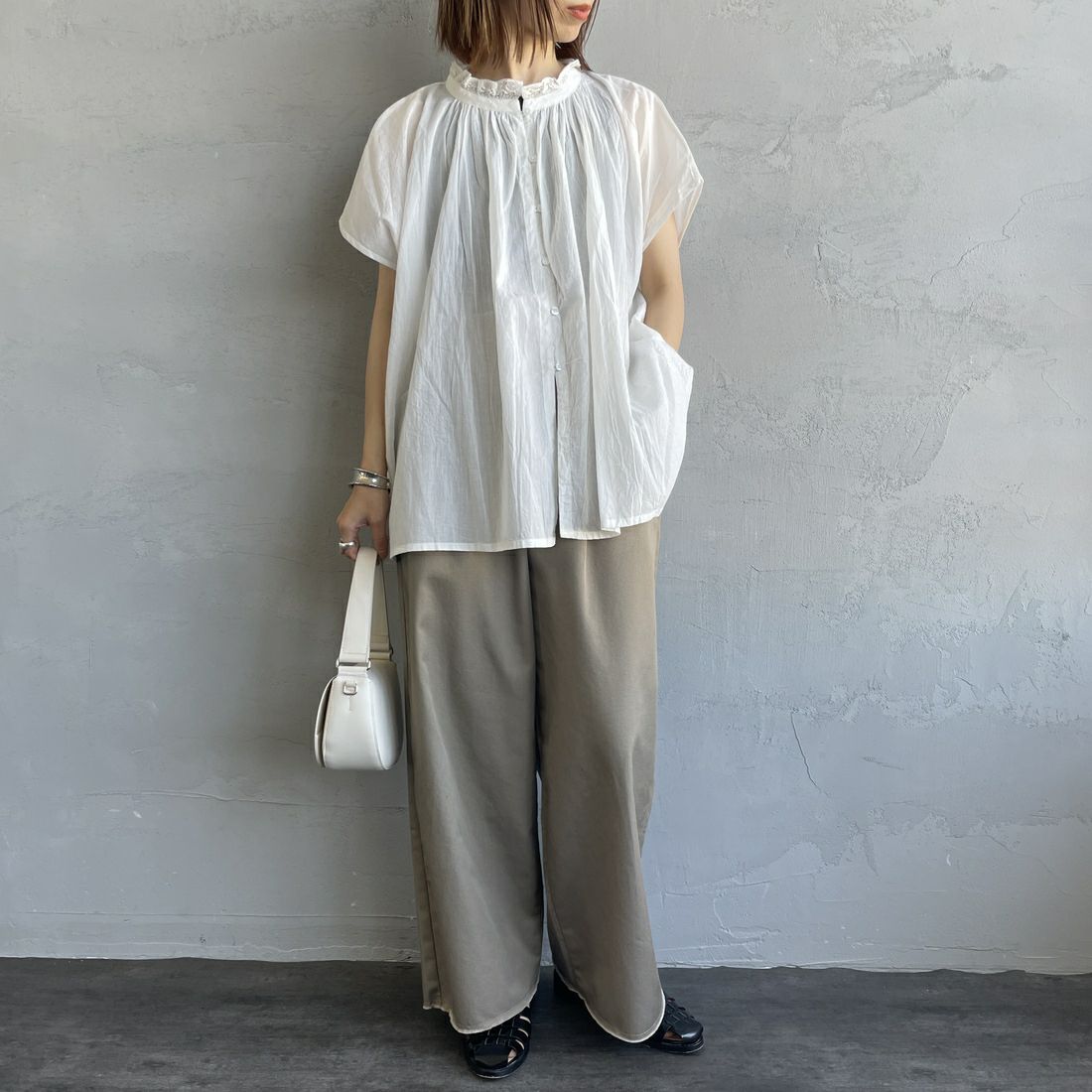 soil [ソイル] レースギャザースモック [NSL25061] 9100 WHT &&モデル身長：158cm 着用サイズ：2&&