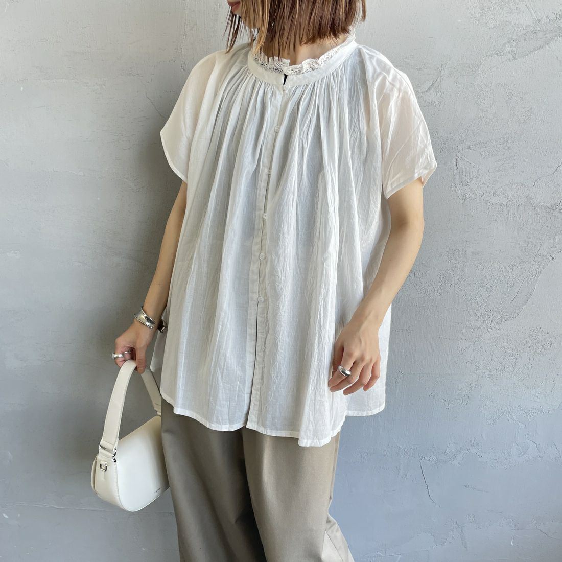 soil [ソイル] レースギャザースモック [NSL25061] 9100 WHT &&モデル身長：158cm 着用サイズ：2&&