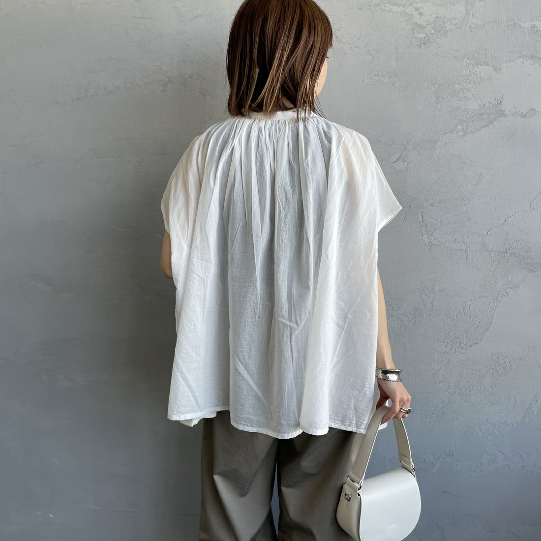 soil [ソイル] レースギャザースモック [NSL25061] 9100 WHT &&モデル身長：158cm 着用サイズ：2&&