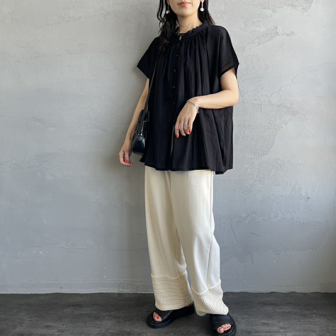 soil [ソイル] レースギャザースモック [NSL25061] 9900 BLACK &&モデル身長：160cm 着用サイズ：2&&