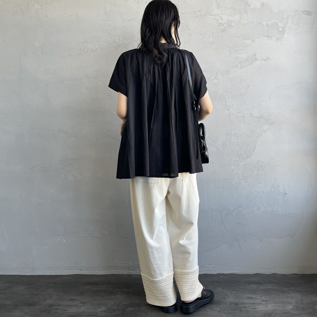 soil [ソイル] レースギャザースモック [NSL25061] 9900 BLACK &&モデル身長：160cm 着用サイズ：2&&