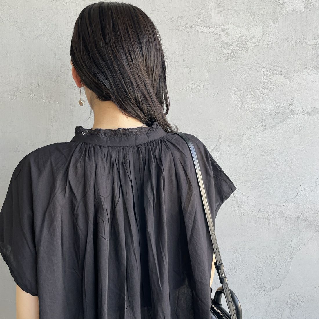 soil [ソイル] レースギャザースモック [NSL25061] 9900 BLACK &&モデル身長：160cm 着用サイズ：2&&