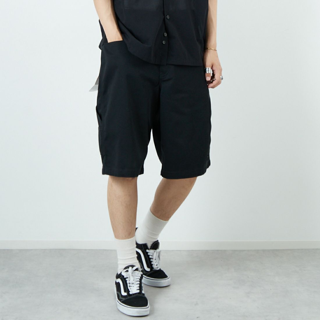SEDAN ALL-PURPOSE [セダン オールパーパス] Dickies カーペンターワイドショーツ [SD25S-PT09] BLACK &&モデル身長：179cm 着用サイズ：L&&