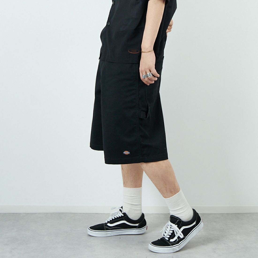 SEDAN ALL-PURPOSE [セダン オールパーパス] Dickies カーペンターワイドショーツ [SD25S-PT09] BLACK &&モデル身長：179cm 着用サイズ：L&&