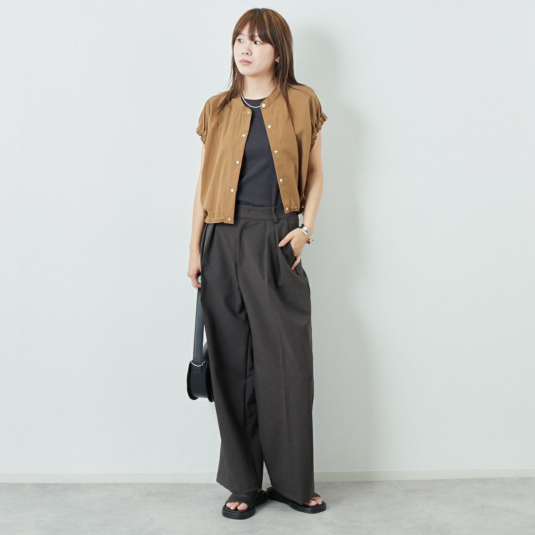 DIGNITE COLLIER [ディニテコリエ] ショートスナップブラウス [80255250] 036 ﾌﾞﾗｳﾝ &&モデル身長：167cm 着用サイズ：F&&