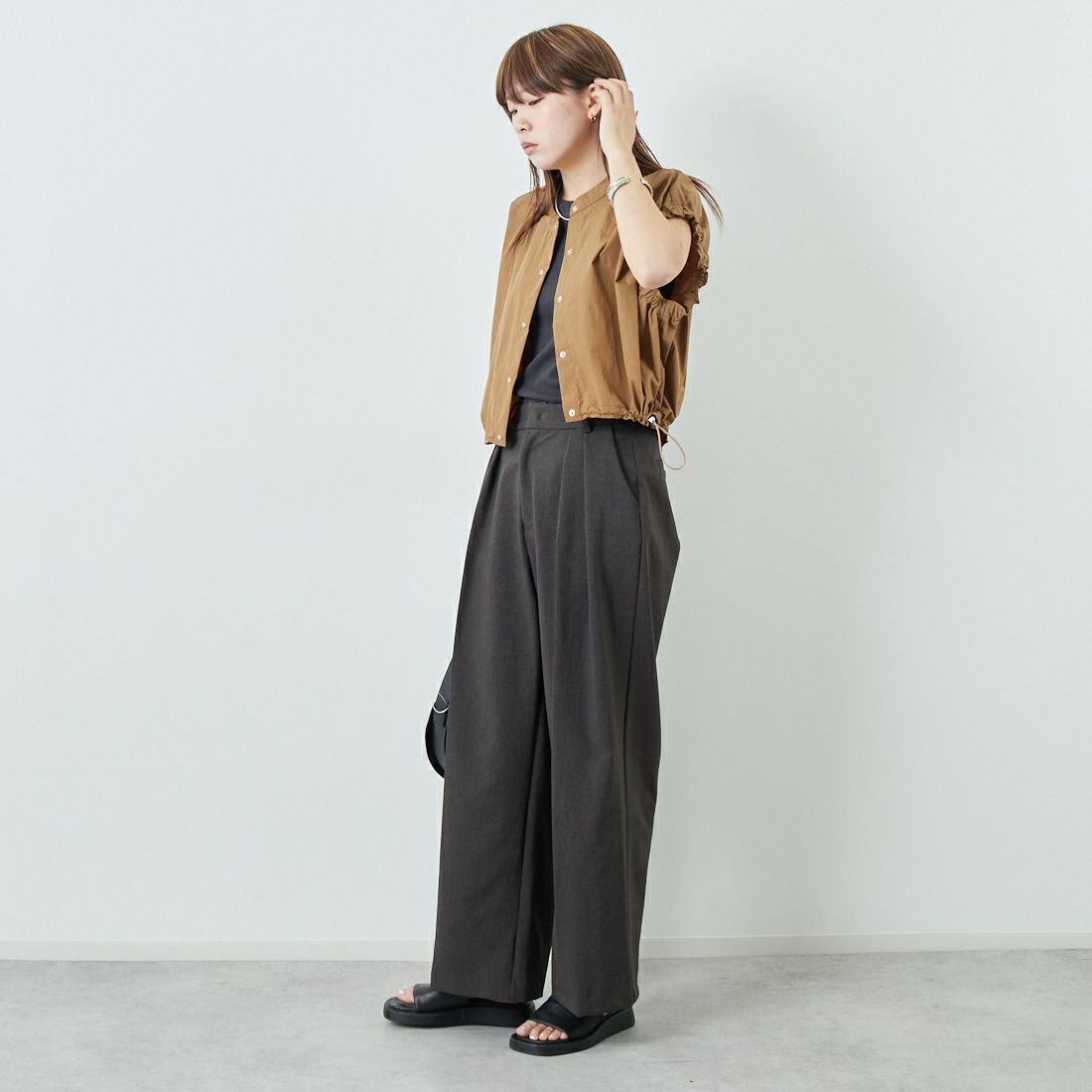 DIGNITE COLLIER [ディニテコリエ] ショートスナップブラウス [80255250] 036 ﾌﾞﾗｳﾝ &&モデル身長：167cm 着用サイズ：F&&