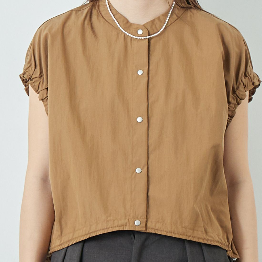 DIGNITE COLLIER [ディニテコリエ] ショートスナップブラウス [80255250] 036 ﾌﾞﾗｳﾝ &&モデル身長：167cm 着用サイズ：F&&