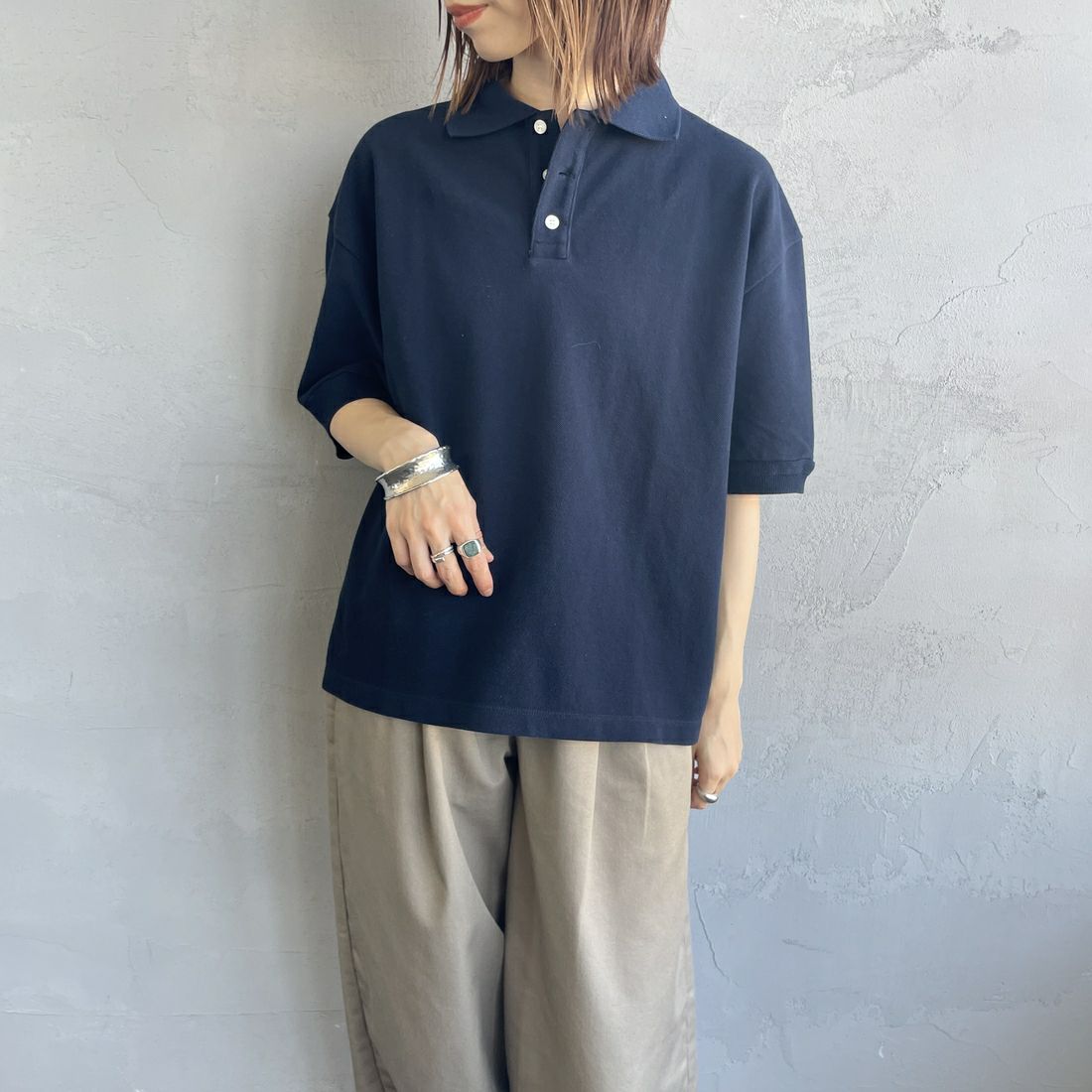 THE SHINZONE [ザ シンゾーン] ワイドポロシャツ [25MMSCU09] 85 NAVY &&モデル身長：158cm 着用サイズ：F0&&