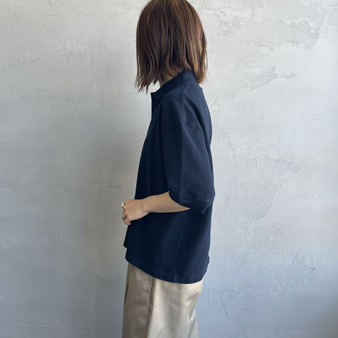 THE SHINZONE [ザ シンゾーン] ワイドポロシャツ [25MMSCU09] 85 NAVY &&モデル身長：158cm 着用サイズ：F0&&