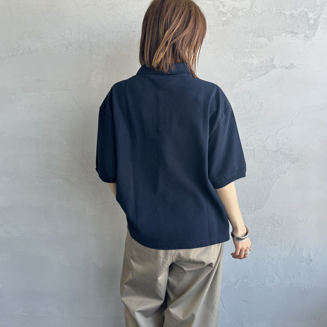 THE SHINZONE [ザ シンゾーン] ワイドポロシャツ [25MMSCU09] 85 NAVY &&モデル身長：158cm 着用サイズ：F0&&