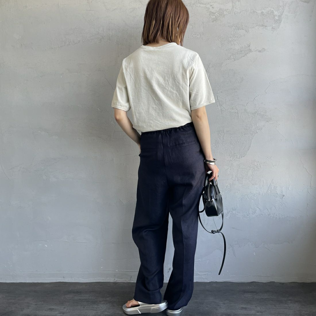 THE SHINZONE [ザ シンゾーン] HOTEL Beira-Mar Tシャツ [25MMSCU05] 02 ECRU &&モデル身長：158cm 着用サイズ：F0&&