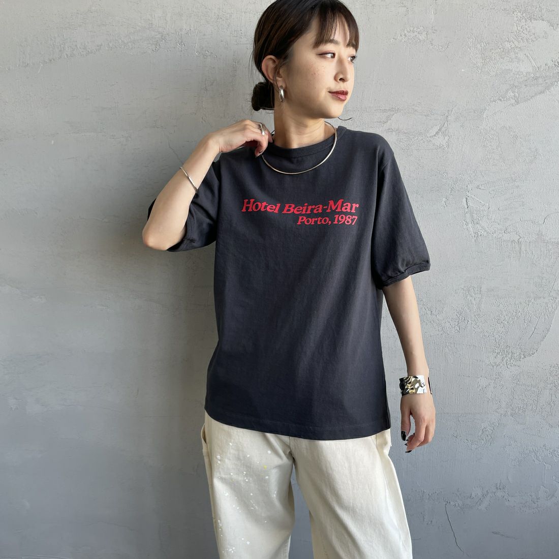 THE SHINZONE [ザ シンゾーン] HOTEL Beira-Mar Tシャツ [25MMSCU05] 05 C.GRAY &&モデル身長：150cm 着用サイズ：F0&&
