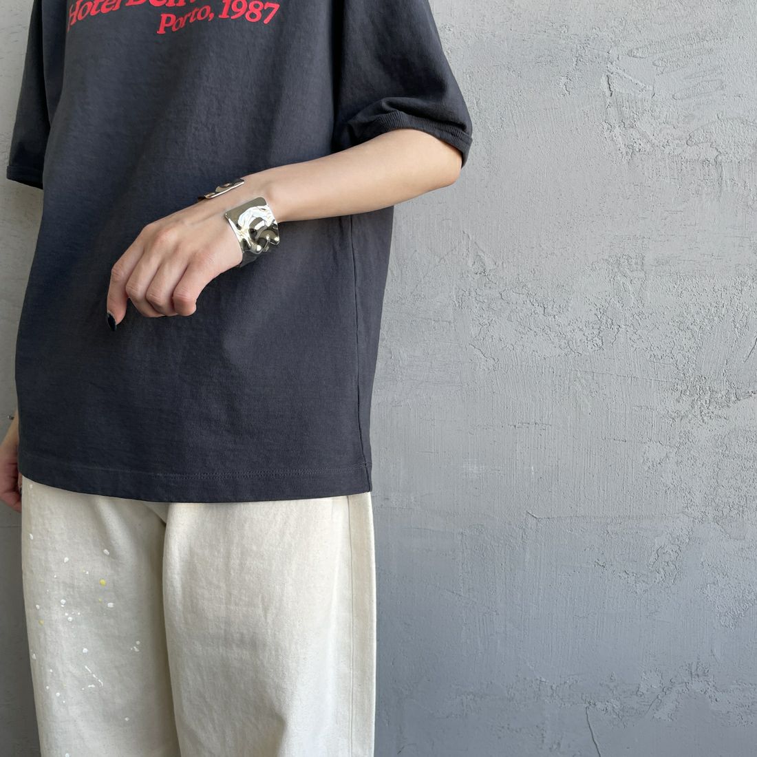 THE SHINZONE [ザ シンゾーン] HOTEL Beira-Mar Tシャツ [25MMSCU05] 05 C.GRAY &&モデル身長：150cm 着用サイズ：F0&&
