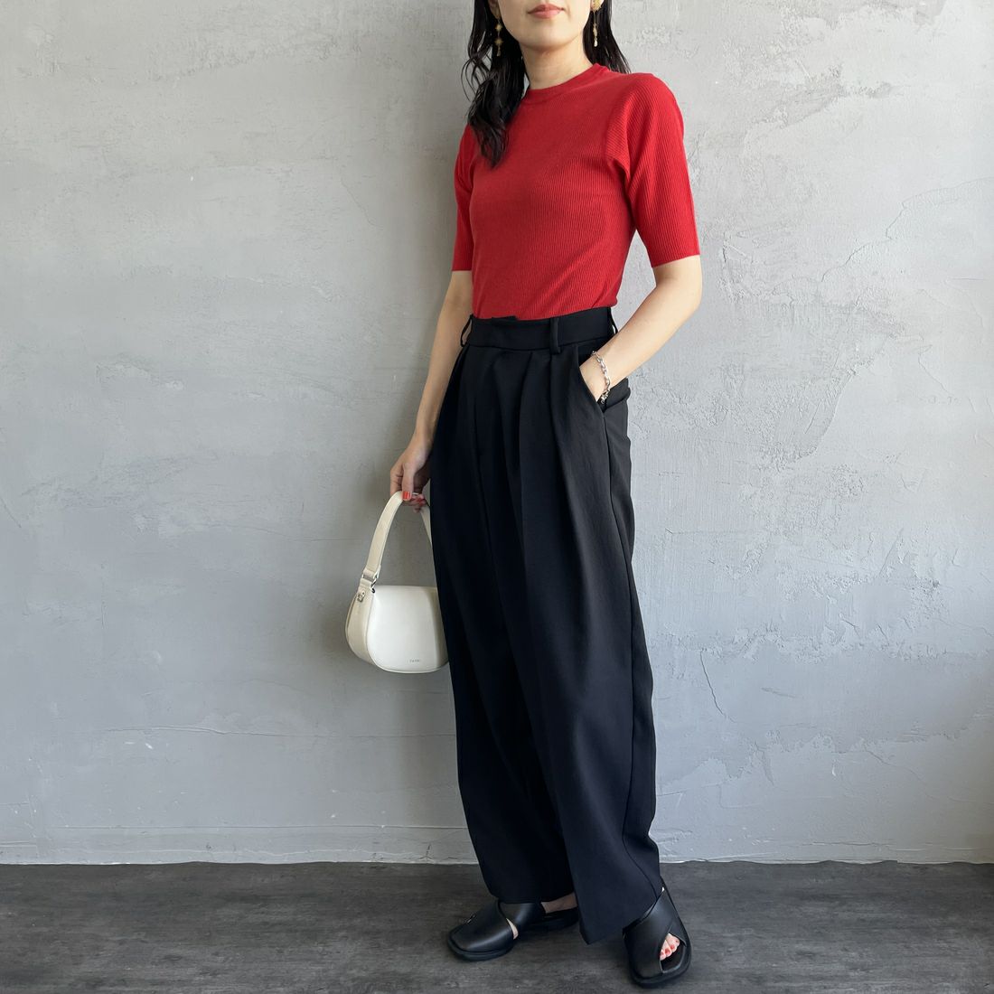 THE SHINZONE [ザ シンゾーン] ミッドサマーニットTシャツ [25MMSNI06] 24 RED &&モデル身長：160cm 着用サイズ：F0&&