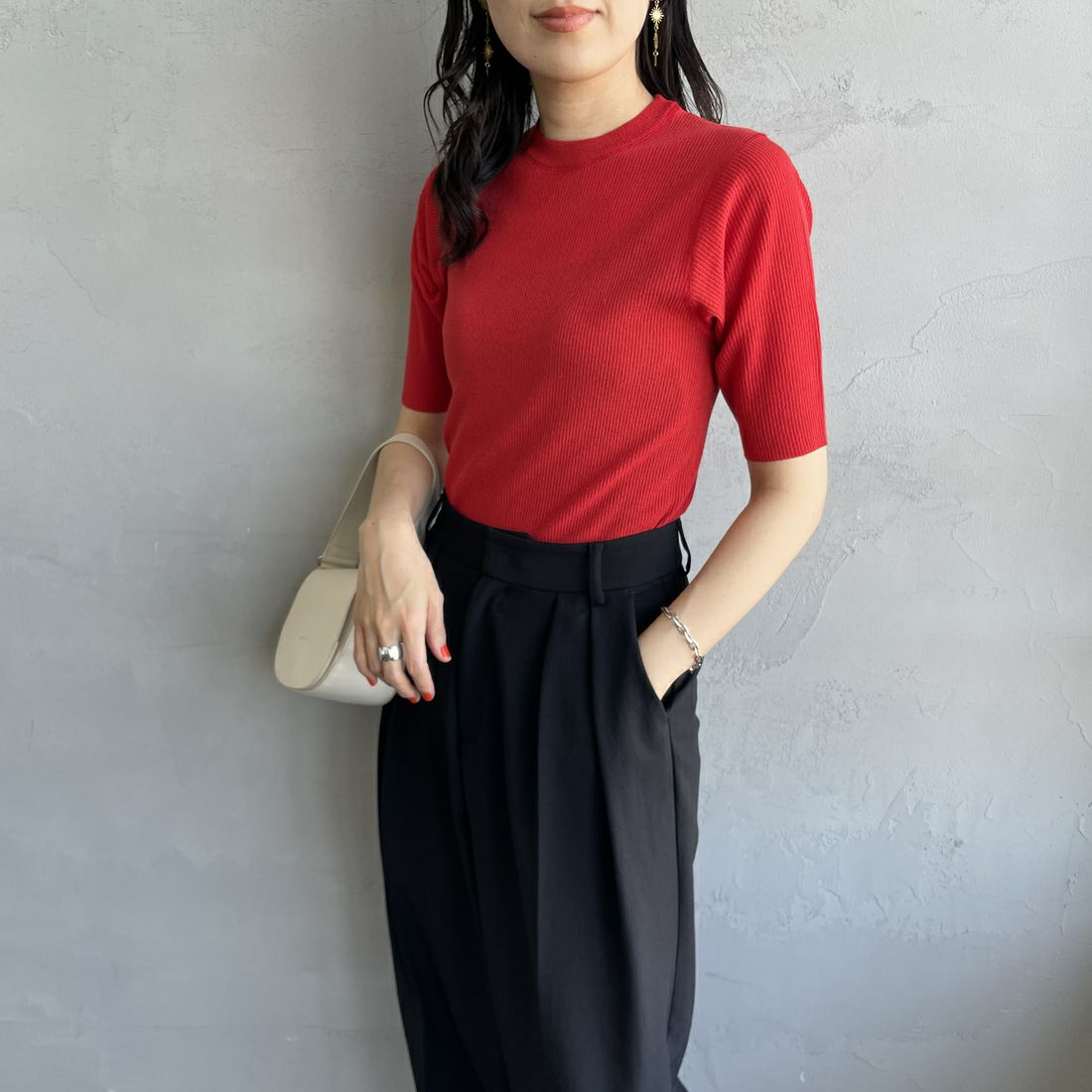 THE SHINZONE [ザ シンゾーン] ミッドサマーニットTシャツ [25MMSNI06] 24 RED &&モデル身長：160cm 着用サイズ：F0&&