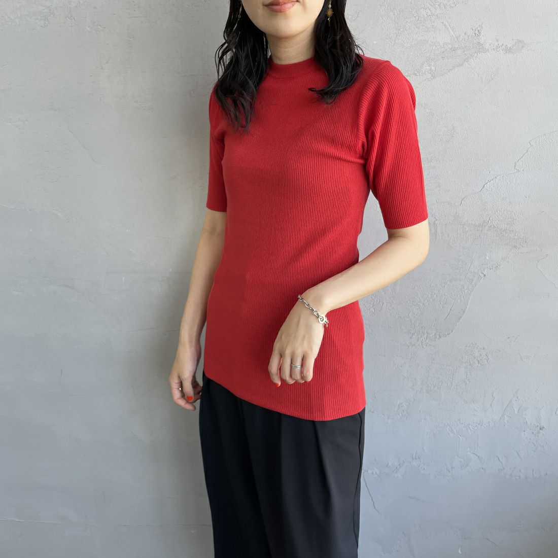 THE SHINZONE [ザ シンゾーン] ミッドサマーニットTシャツ [25MMSNI06] 24 RED &&モデル身長：160cm 着用サイズ：F0&&