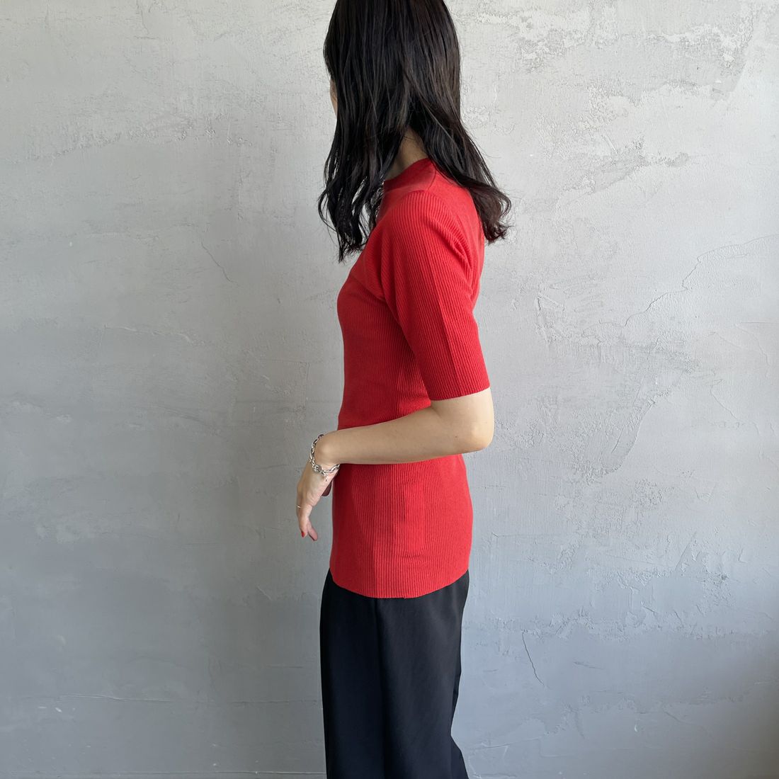 THE SHINZONE [ザ シンゾーン] ミッドサマーニットTシャツ [25MMSNI06] 24 RED &&モデル身長：160cm 着用サイズ：F0&&