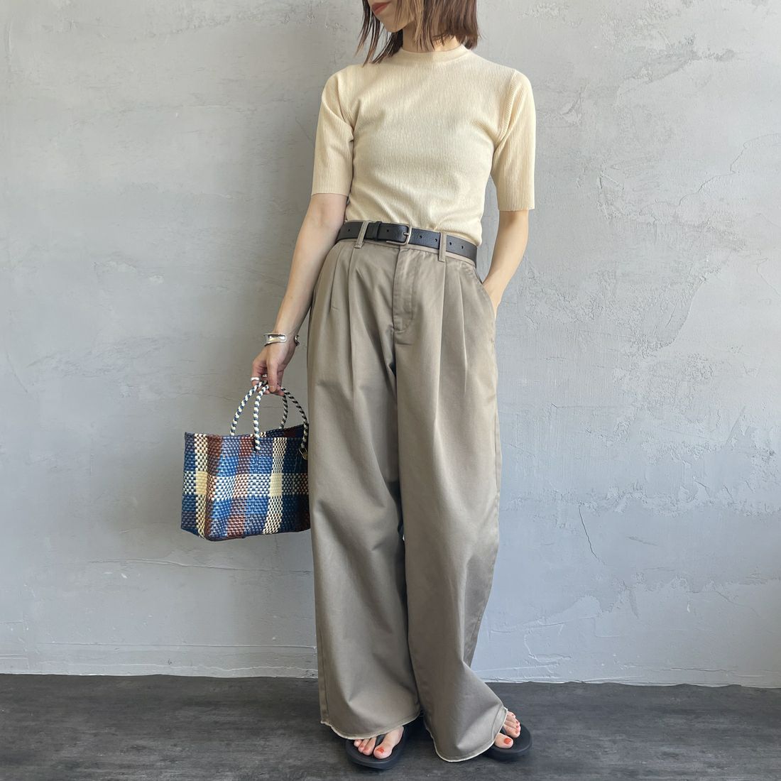 THE SHINZONE [ザ シンゾーン] ミッドサマーニットTシャツ [25MMSNI06] 02 ECRU &&モデル身長：158cm 着用サイズ：F0&&
