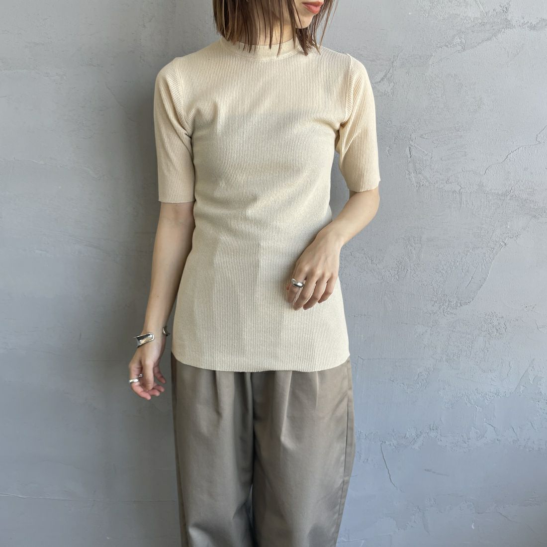 THE SHINZONE [ザ シンゾーン] ミッドサマーニットTシャツ [25MMSNI06] 02 ECRU &&モデル身長：158cm 着用サイズ：F0&&