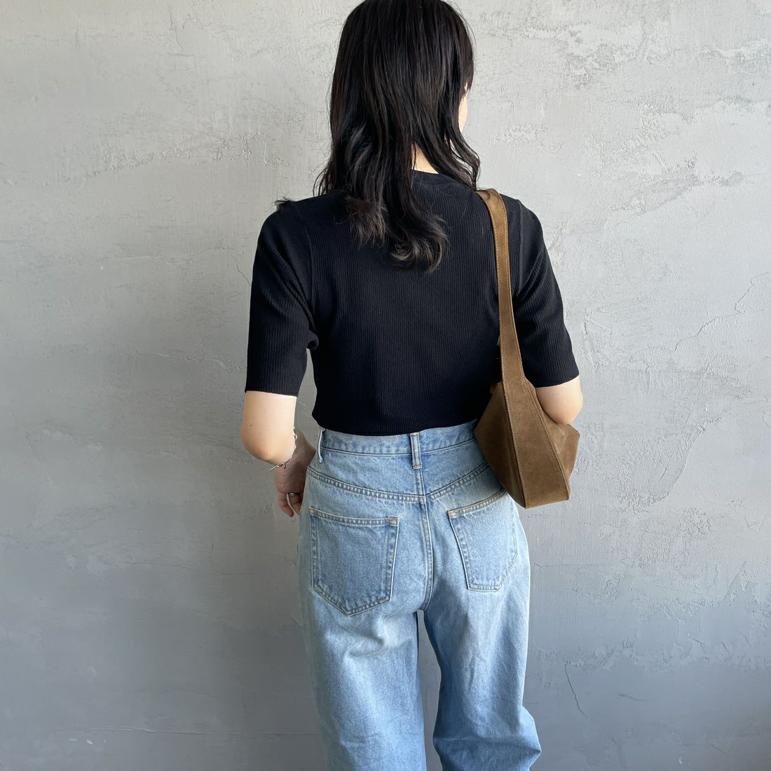 THE SHINZONE [ザ シンゾーン] ミッドサマーニットTシャツ [25MMSNI06] 07 BLACK &&モデル身長：160cm 着用サイズ：F0&&