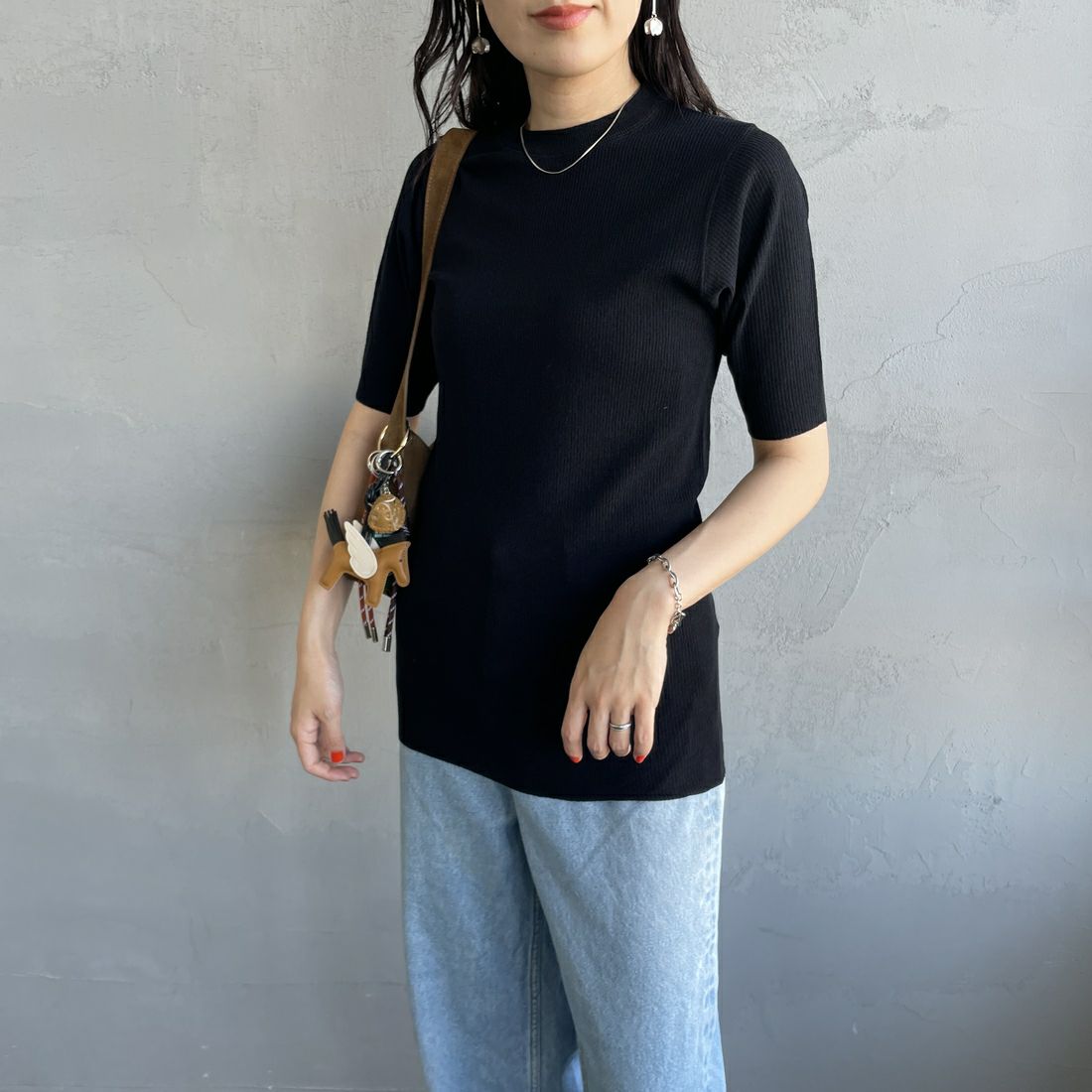 THE SHINZONE [ザ シンゾーン] ミッドサマーニットTシャツ [25MMSNI06] 07 BLACK &&モデル身長：160cm 着用サイズ：F0&&