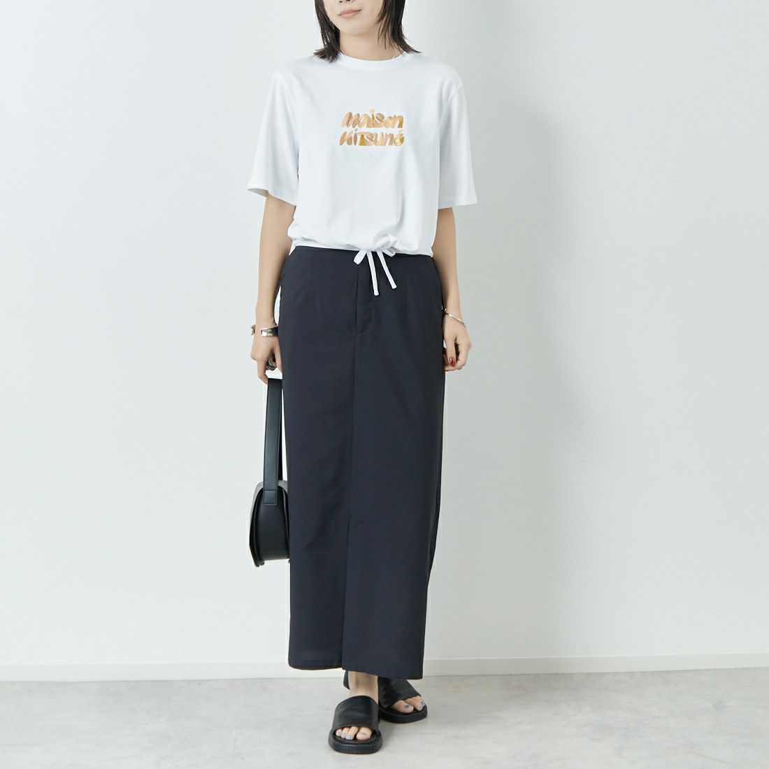 MAISON KITSUNE [メゾン キツネ] バブルロゴ ドローストリングコンフォートTシャツ [OW00120KJ0119] P100 WHITE &&モデル身長：167cm 着用サイズ：S&&