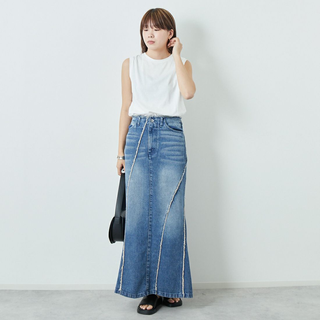 MAISON SPECIAL [メゾンスペシャル] セルロースデニムマキシスカート [21242515201] BLU &&モデル身長：167cm 着用サイズ：36&&