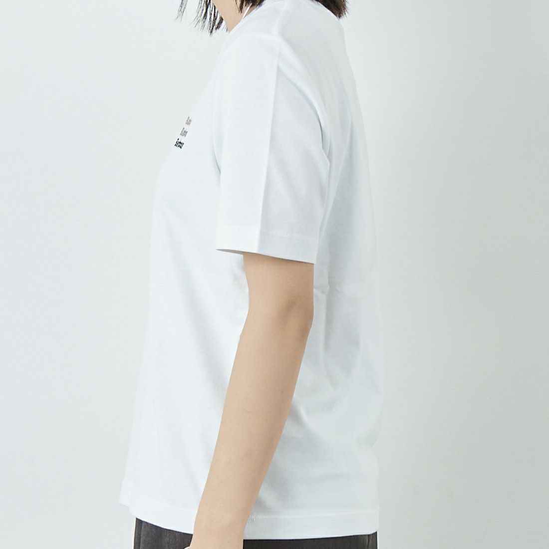 Barbour [バブアー] PENSHAW ワンポイントロゴTシャツ [LTS0676] WHITE &&モデル身長：167cm 着用サイズ：10&&