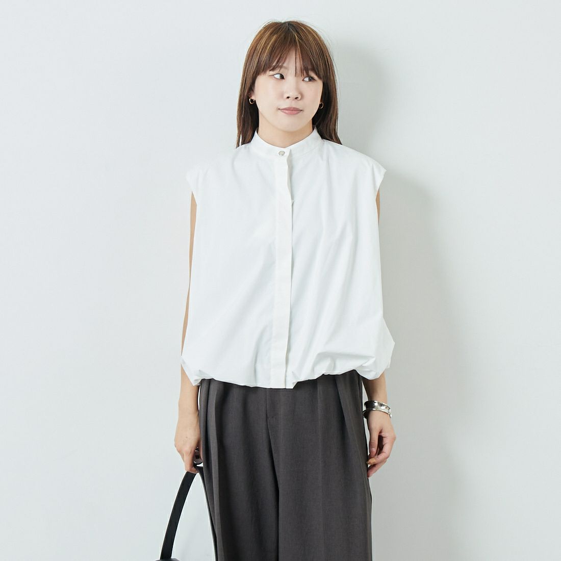 RIM.ARK [リムアーク] タックバルーンボックスシャツ [460ISL30-1061] 010 WHT &&モデル身長：167cm 着用サイズ：36&&