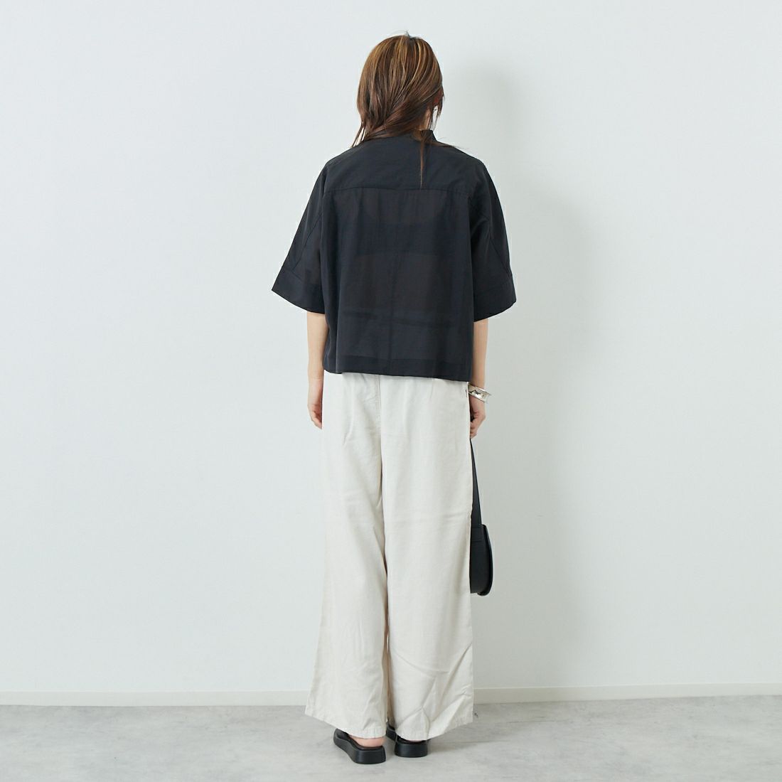 MICA&DEAL [マイカアンドディール] テントシャツ [0125201139] BLACK &&モデル身長：167cm 着用サイズ：F&&