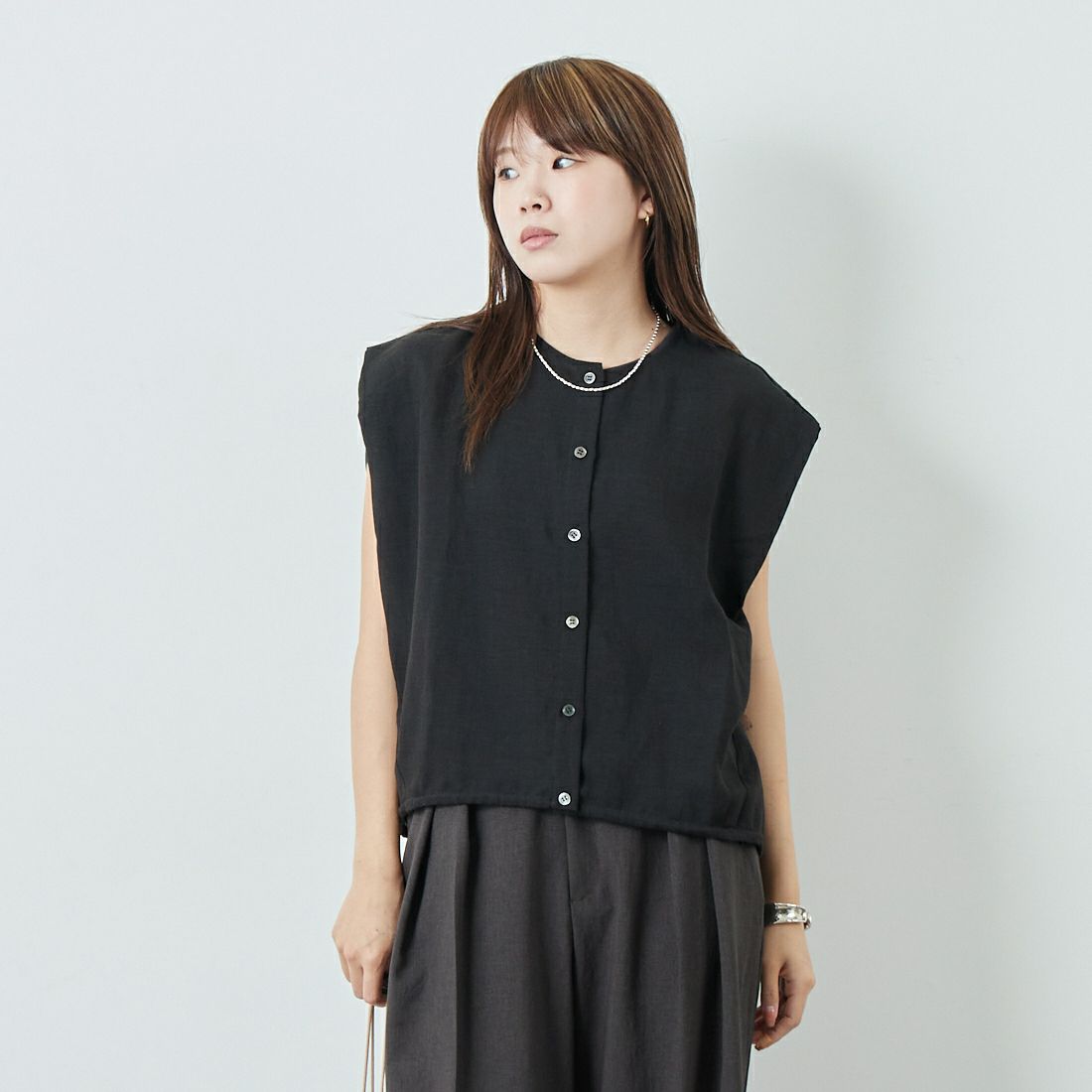 MICA&DEAL [マイカアンドディール] ヘムギャザーブラウス [0125101125] BLACK &&モデル身長：167cm 着用サイズ：F&&