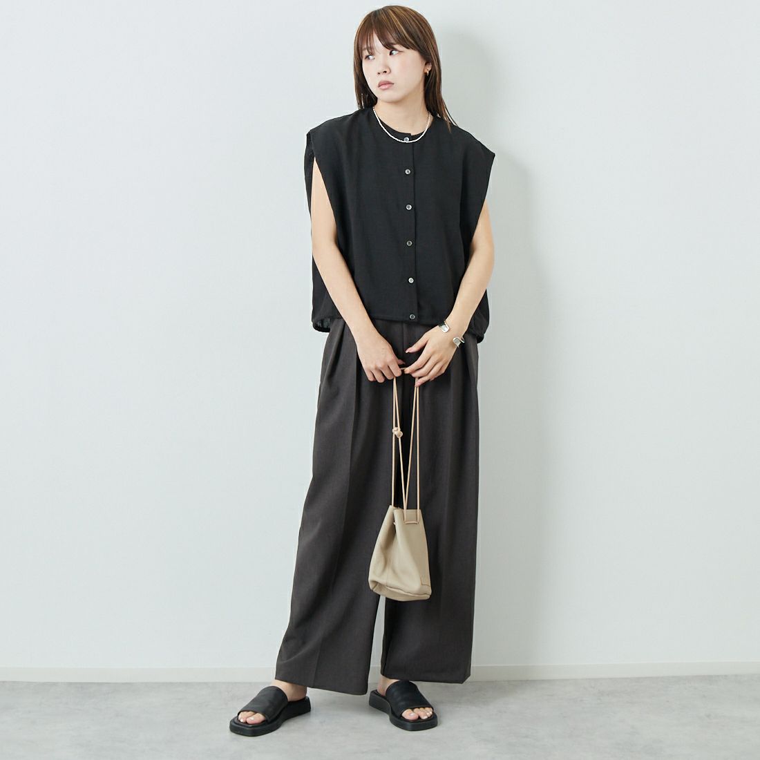 MICA&DEAL [マイカアンドディール] ヘムギャザーブラウス [0125101125] BLACK &&モデル身長：167cm 着用サイズ：F&&
