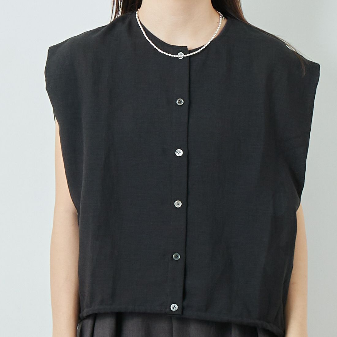 MICA&DEAL [マイカアンドディール] ヘムギャザーブラウス [0125101125] BLACK &&モデル身長：167cm 着用サイズ：F&&
