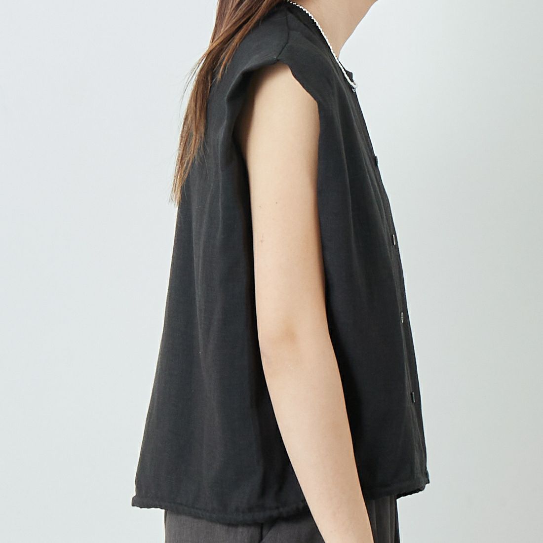 MICA&DEAL [マイカアンドディール] ヘムギャザーブラウス [0125101125] BLACK &&モデル身長：167cm 着用サイズ：F&&