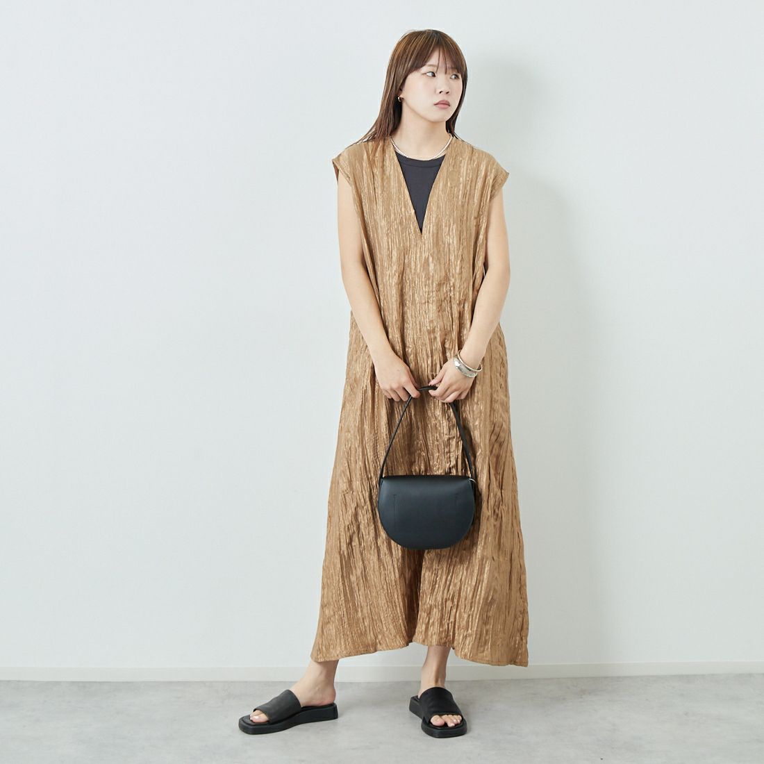 TORRAZZO DONNA [トラッゾドンナ] Vネックワンピース [6251-341] 45 BROWN &&モデル身長：167cm 着用サイズ：F&&
