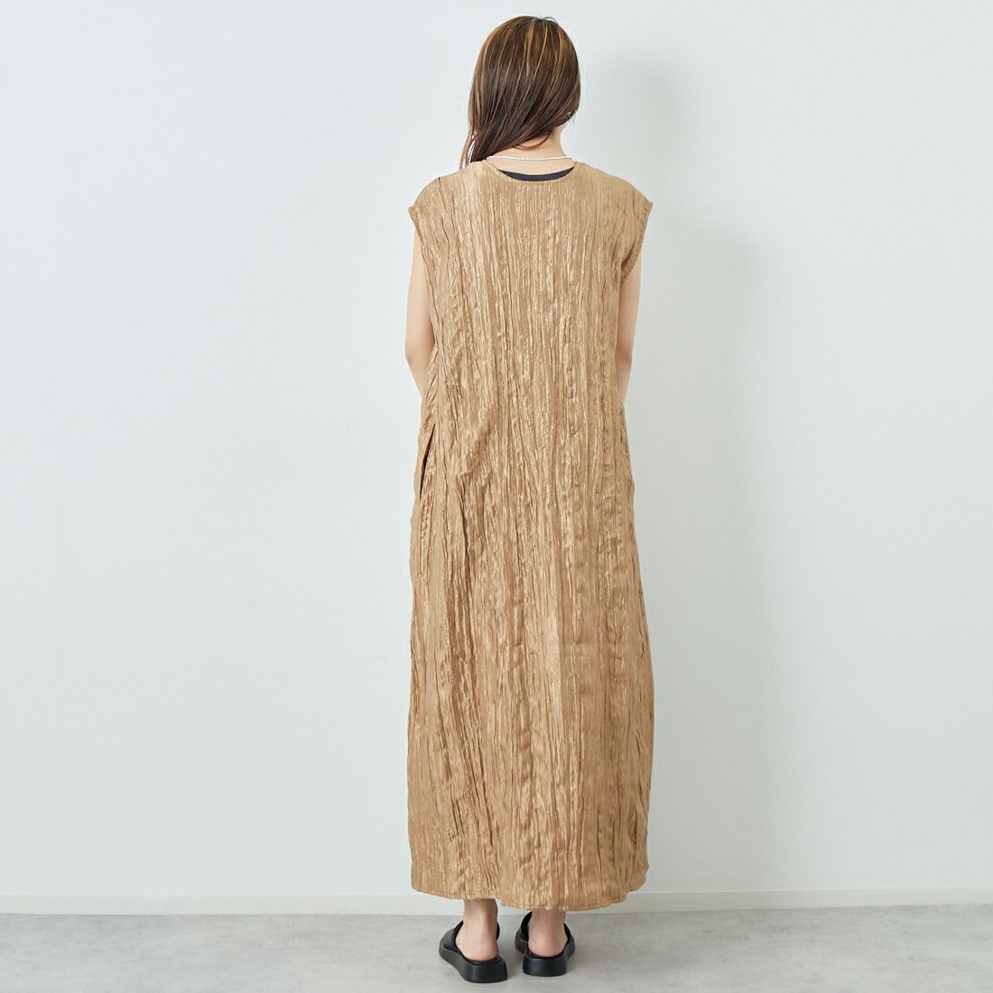 TORRAZZO DONNA [トラッゾドンナ] Vネックワンピース [6251-341] 45 BROWN &&モデル身長：167cm 着用サイズ：F&&