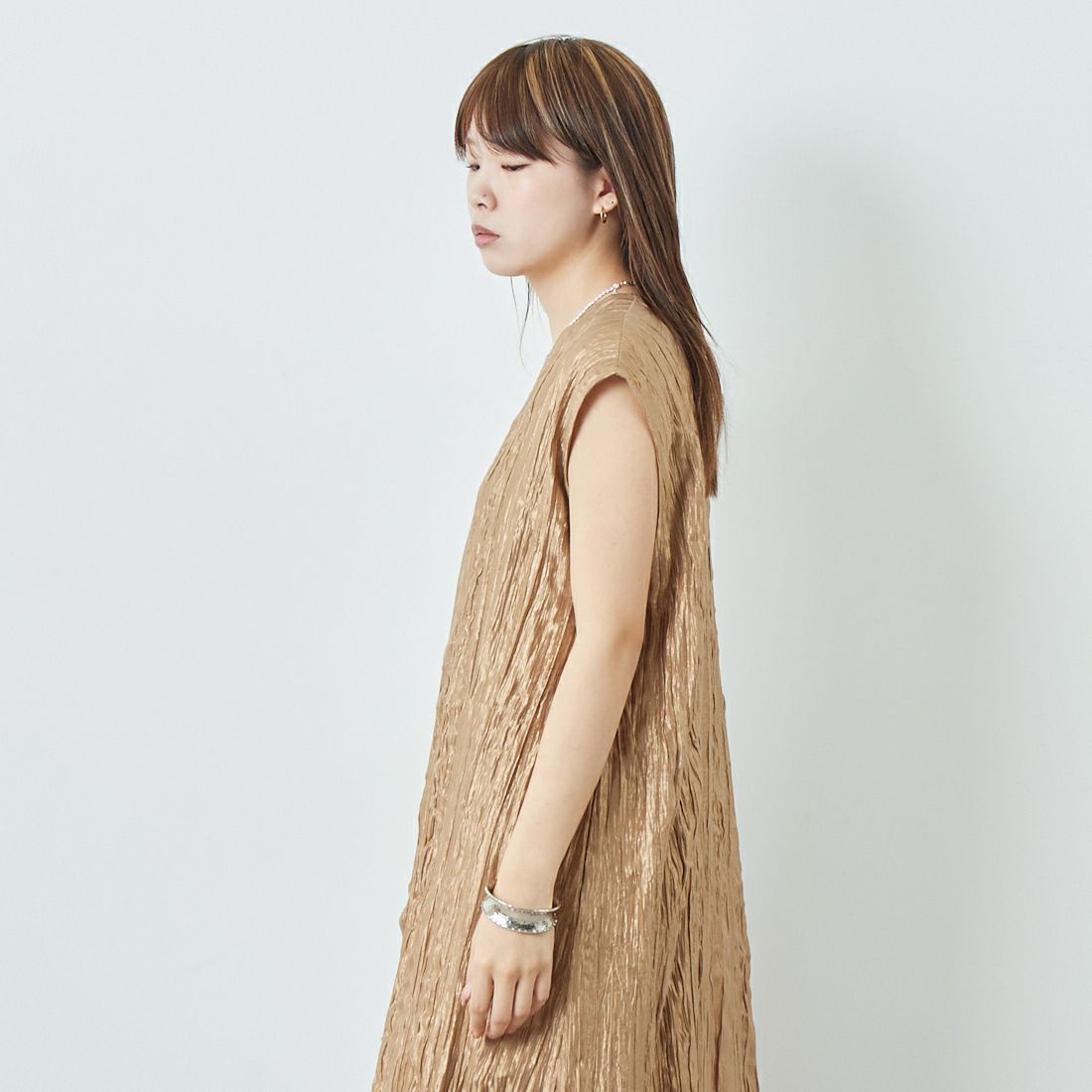 TORRAZZO DONNA [トラッゾドンナ] Vネックワンピース [6251-341] 45 BROWN &&モデル身長：167cm 着用サイズ：F&&
