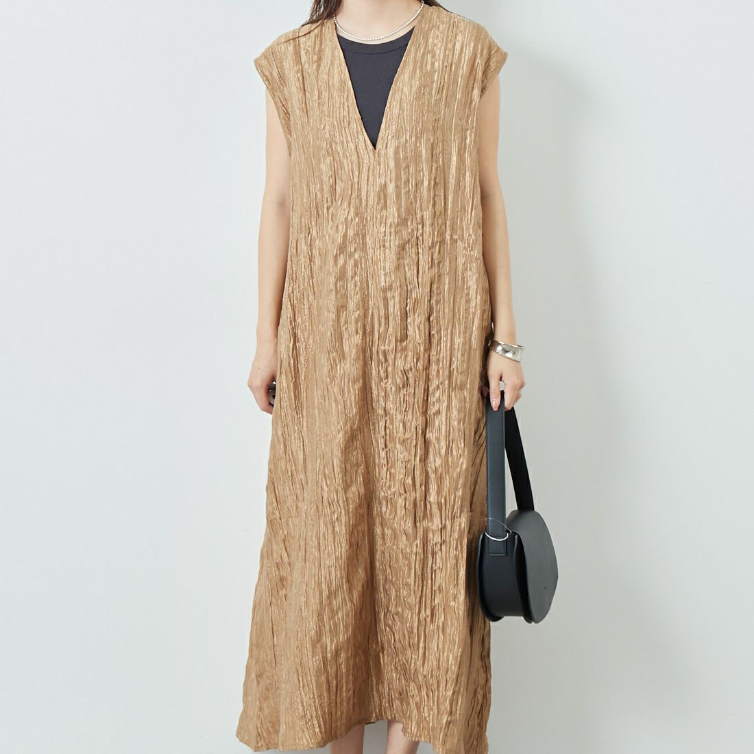TORRAZZO DONNA [トラッゾドンナ] Vネックワンピース [6251-341] 45 BROWN &&モデル身長：167cm 着用サイズ：F&&