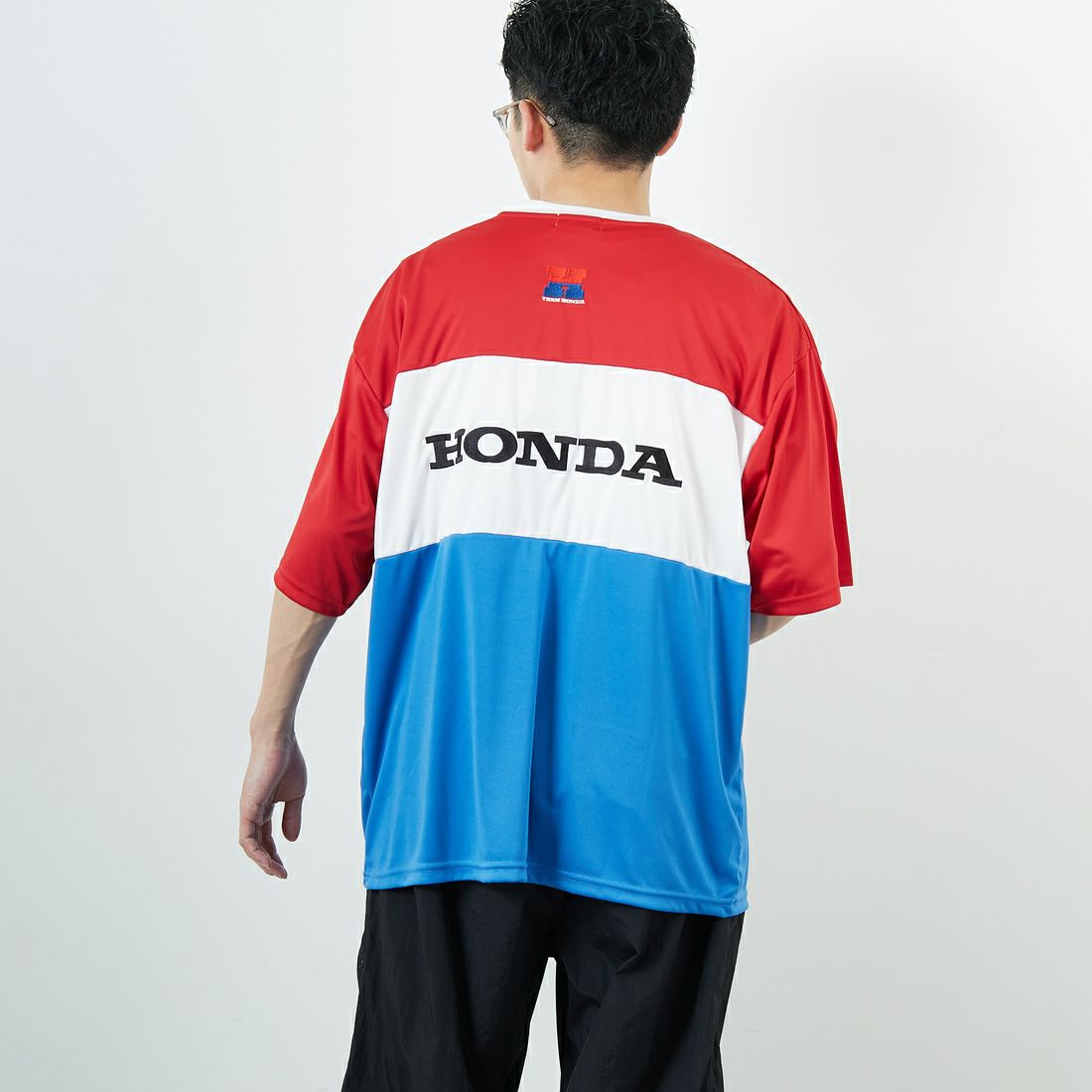 HONDA × JEANSFACTORY [ホンダ × ジーンズファクトリー] レーシングTシャツ [JFC-252-052] HONDA &&モデル身長：168cm 着用サイズ：L&&